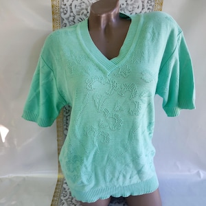 90s Vintage Women&#39;s Green V-Neck Sweater/Pullover Oversized Short Sleeve. Size S-M.