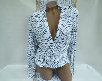 90s Vintage Viscose Women's White Abstract Wrap Blouse/Top Long Sleeve. Size S-M.