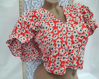 90s Vintage Women's Red Floral V-Neck Crop Top Tie Short Wide Sleeve. Size XXS-XS.