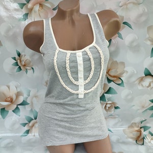 90s Vintage women's gray top/tank top with white trim. Size XS-S.