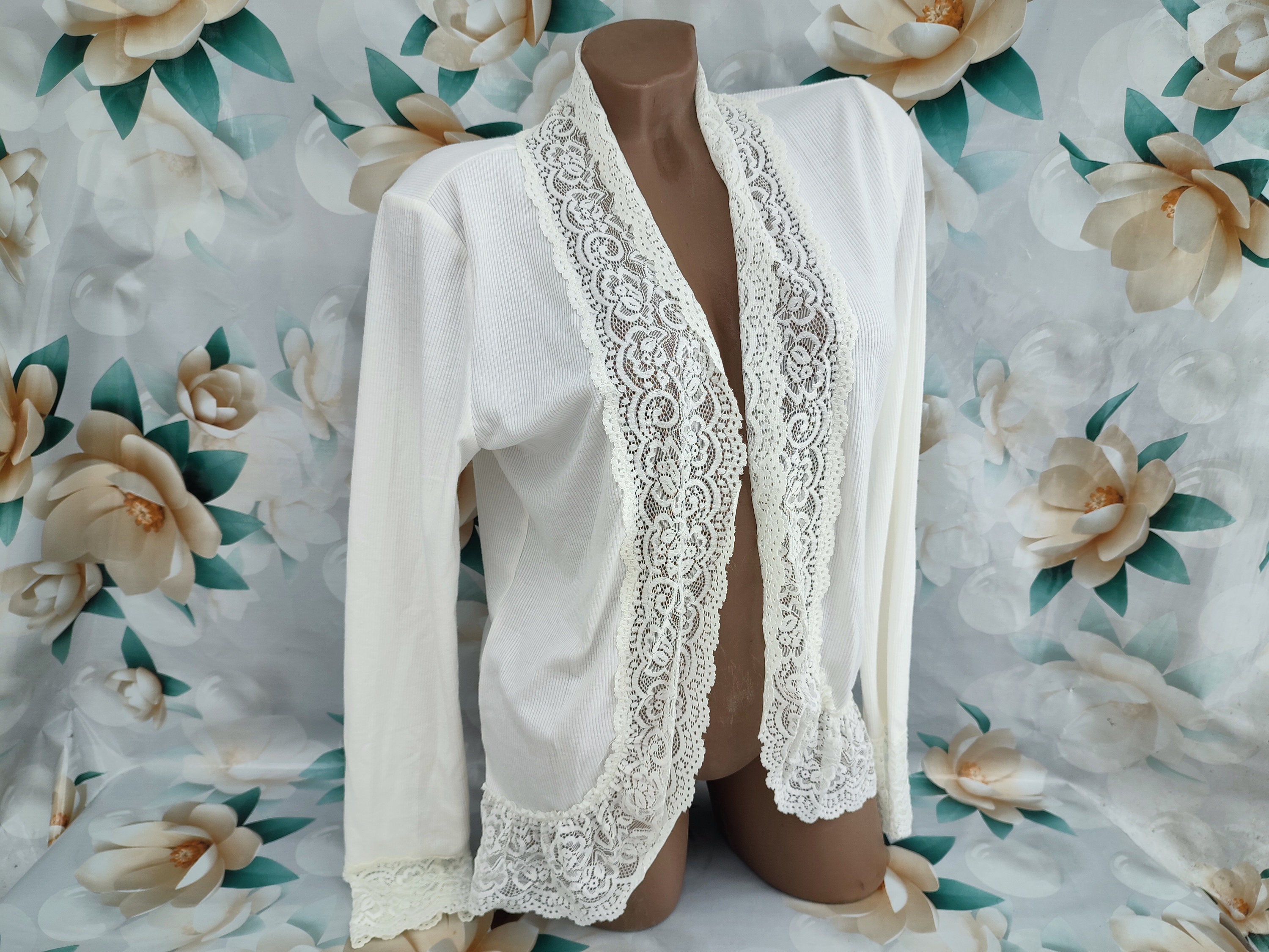 90s Vintage Women's White Lace Boho Cardigan Oversized Long 90s Vintage Women's White Lace Boho Cardigan Oversized Long