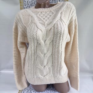 90s Vintage Women&#39;s Cream Knit Cable Sweater/Pullover Long Sleeve. Size L-XL.