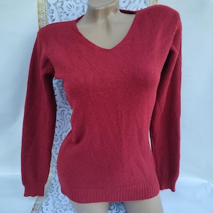 90s Vintage Lana Wool Women's Burgundy V-Neck Pullover Long Sleeve. Size S-M.