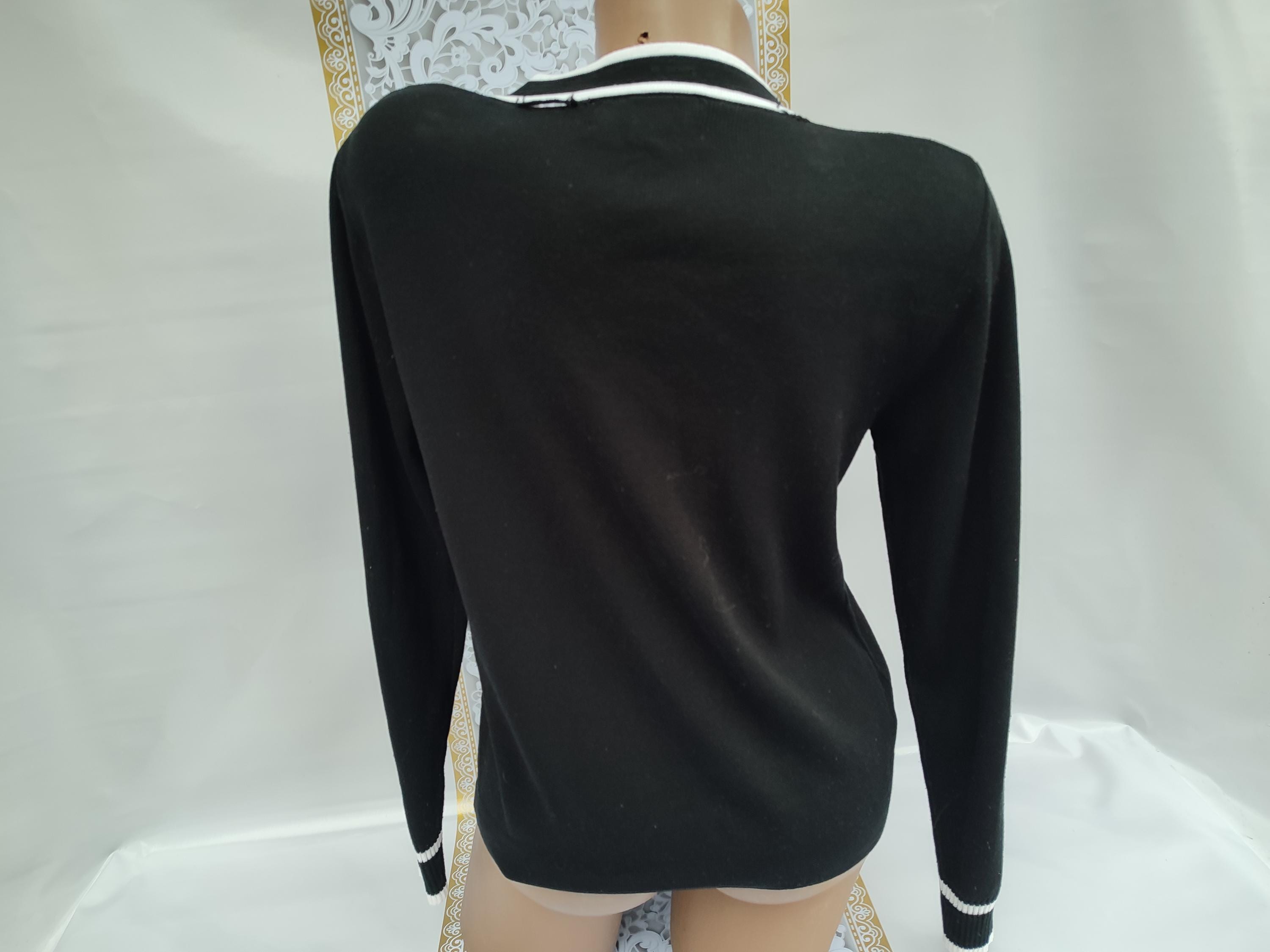 90s Vintage Women's Black White V-neck Cardigan Button Long Sleeve