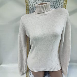 90s Vintage Women&#39;s Cream Turtleneck High Neck Long Sleeve. Size M.