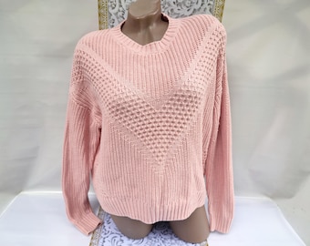 Różowy sweter damski w stylu lat 90., oversize, z długim rękawem. Rozmiar S-M.