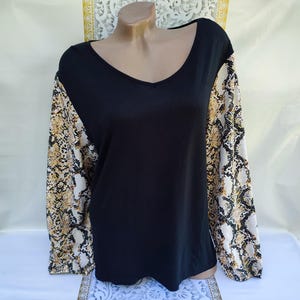 90s Vintage Women&#39;s Black Animal Print Blouse Long Sleeve. Size XL.
