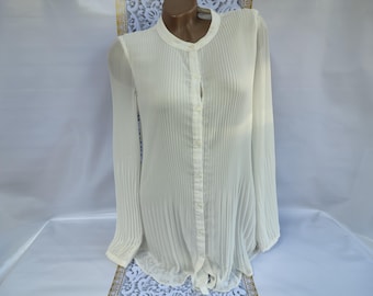 Jaren 90 vintage witte geplooide minimalistische damesblouse met lange mouwen. Maat S-M.