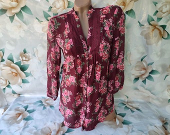 90s Vintage Womens Burgundy Floral Blouse Ruffle Half Sleeve. Size M-L.