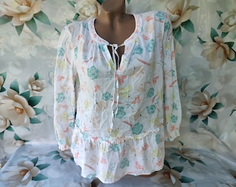 Chemisier blanc vintage en coton pour femmes des années 90 avec cravate à manches longues et imprimé floral. Taille L.