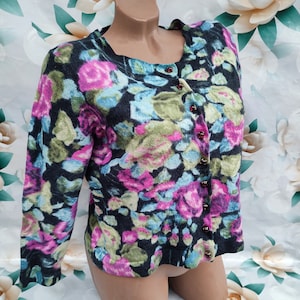 90s Vintage Merino Wool 100% Women&#39;s Floral Cropped Cardigan/Sweater Quarter Sleeve. Size S-M.