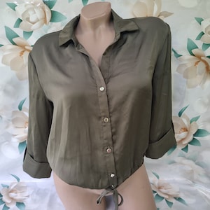 90s Vintage Womens Khaki Satin Cropped Blouse/Shirt Tie Half Sleeve. Size M.