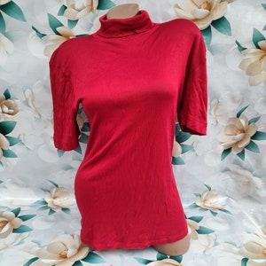 90s Vintage viscose women&#39;s red ribbed turtleneck short sleeve top. Size M-L.