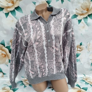 90s Vintage Women's Wool Gray Pink Sweater/Pullover with Collar Abstract Print Long Sleeve. Size M-L.