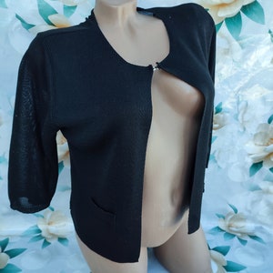 90er Jahre Vintage Damen Schwarz glänzend Formelle Crop Bolero Button-Down Halbe Ärmel. Größe S-M.
