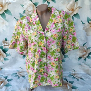 Blusa/camisa floral vintage de los años 90 para mujer, manga corta. Talla XL.