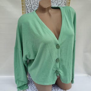 90s Vintage Women&#39;s Light Green V-Neck Cardigan Buttoned Long Sleeve. Size M-L.