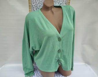 90s Vintage Women's Light Green V-Neck Cardigan Buttoned Long Sleeve. Size M-L.