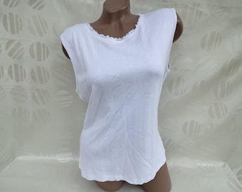 90s Vintage Women White Ribbed Sleeveless Tee/Top. Size L-XL.