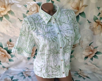 90s Vintage Womens Light Green Abstract Cropped Blouse/Shirt Short Sleeve. Size M-L.