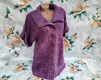 90s Vintage Women's purple button-down cardigan with short sleeve collar. Size S-M.