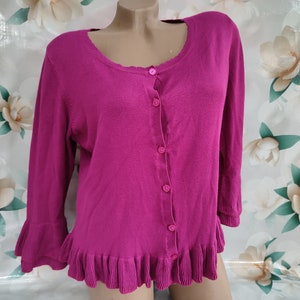 90s Vintage women&#39;s fuchsia short cardigan with ruffle buttons. Size M-L.