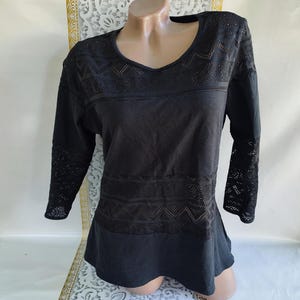 90er Jahre Vintage Baumwoll Damen Schwarzes Spitzen Top Mit Ösen 3/4 Ärmel. Größe M-L.