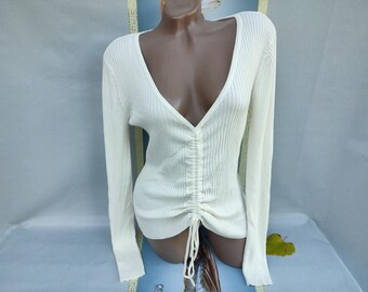 90s Women's White Ribbed Deep V Pullover. Sizes M-L.