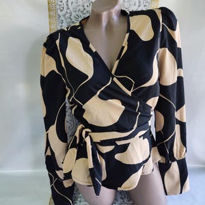 90s Vintage Women&#39;s Black Beige Wrap Blouse/Shirt Long Sleeve. Size XS-S.