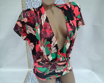 90s Vintage Women's Multicolor Floral Deep V Neck Crop Top Short Sleeve. Size M.