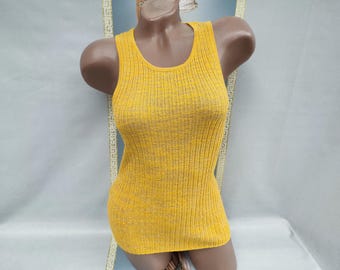 90s Women's Basic Mustard Ribbed Shiny Tank Top. Sizes M.