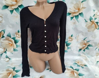 90s Vintage women&#39;s black ribbed cropped cardigan mother-of-pearl buttons long sleeve. Size XS-S.