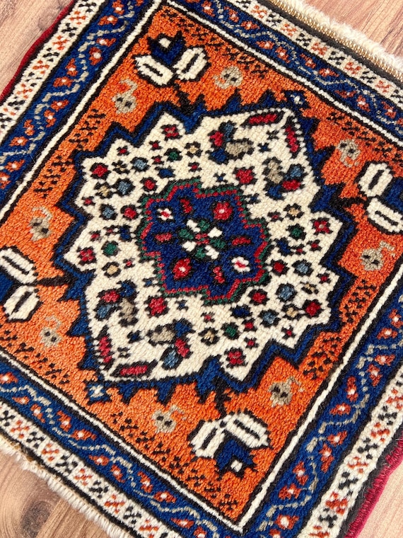 トルコ　ヴィンテージラグ　オレンジ　メダリオン ヴィンテージトルコウールラグ：オレンジ色のトライバルメダリオン