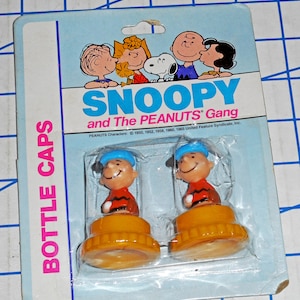 Wecolite Snoopy Peanuts Gang Charlie Brown Yellow Bottle Caps Mint on Card