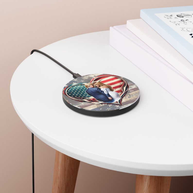 Donald & Melania Trump Wireless Charger image 3