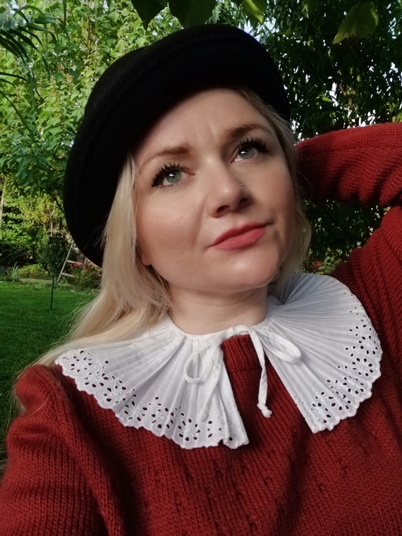 Vintage big collar / Crocheted lace collar / Remo