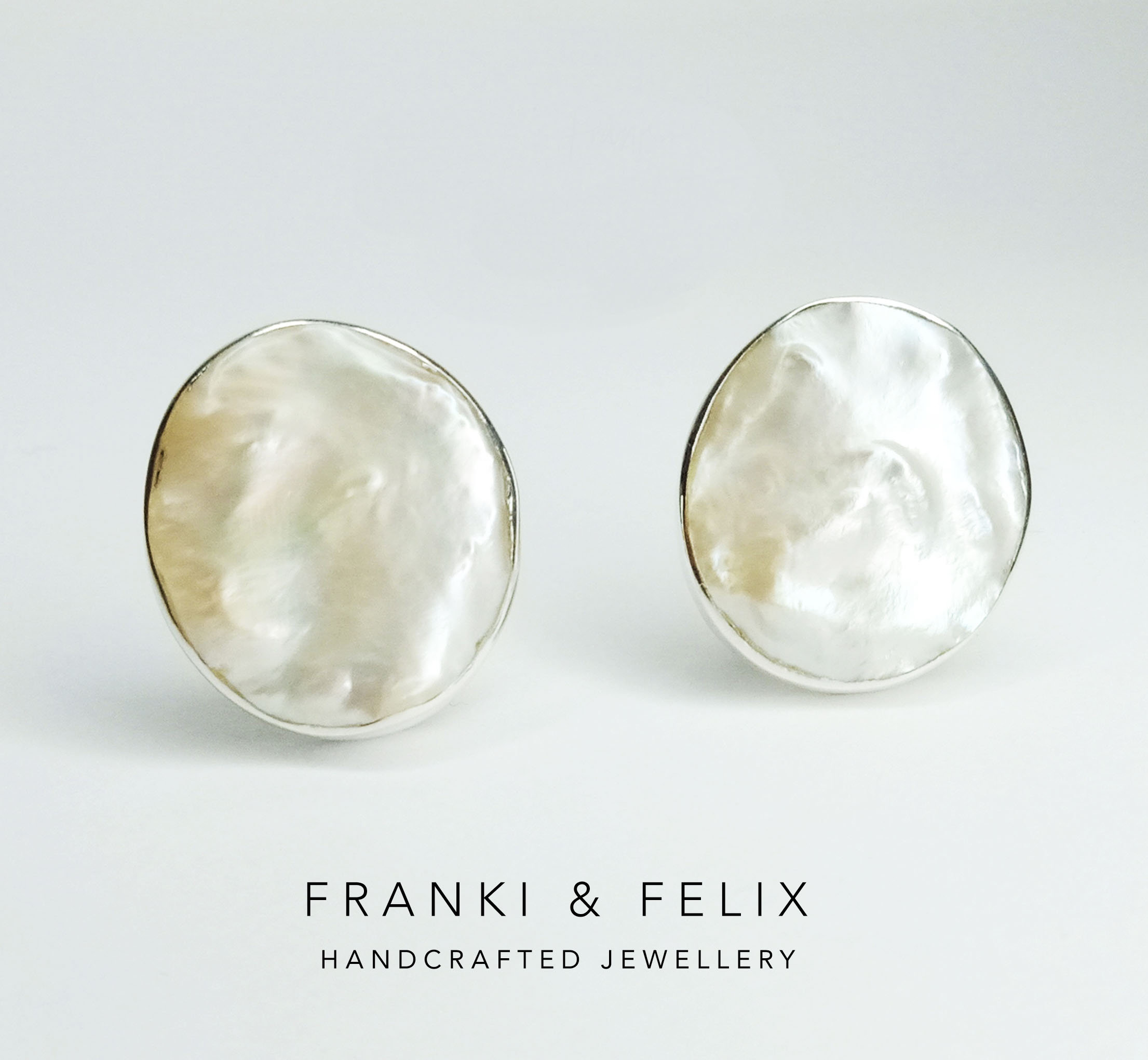 ラージバロックケシパールスタッドイヤリング：スターリングシルバー