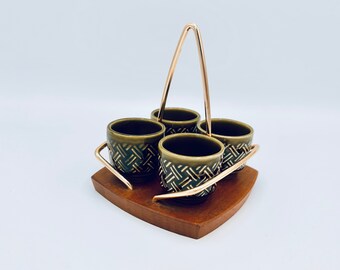 Seltene Vintage britische Wyncraft Eierbecher aus Messing und Teakholz Halter