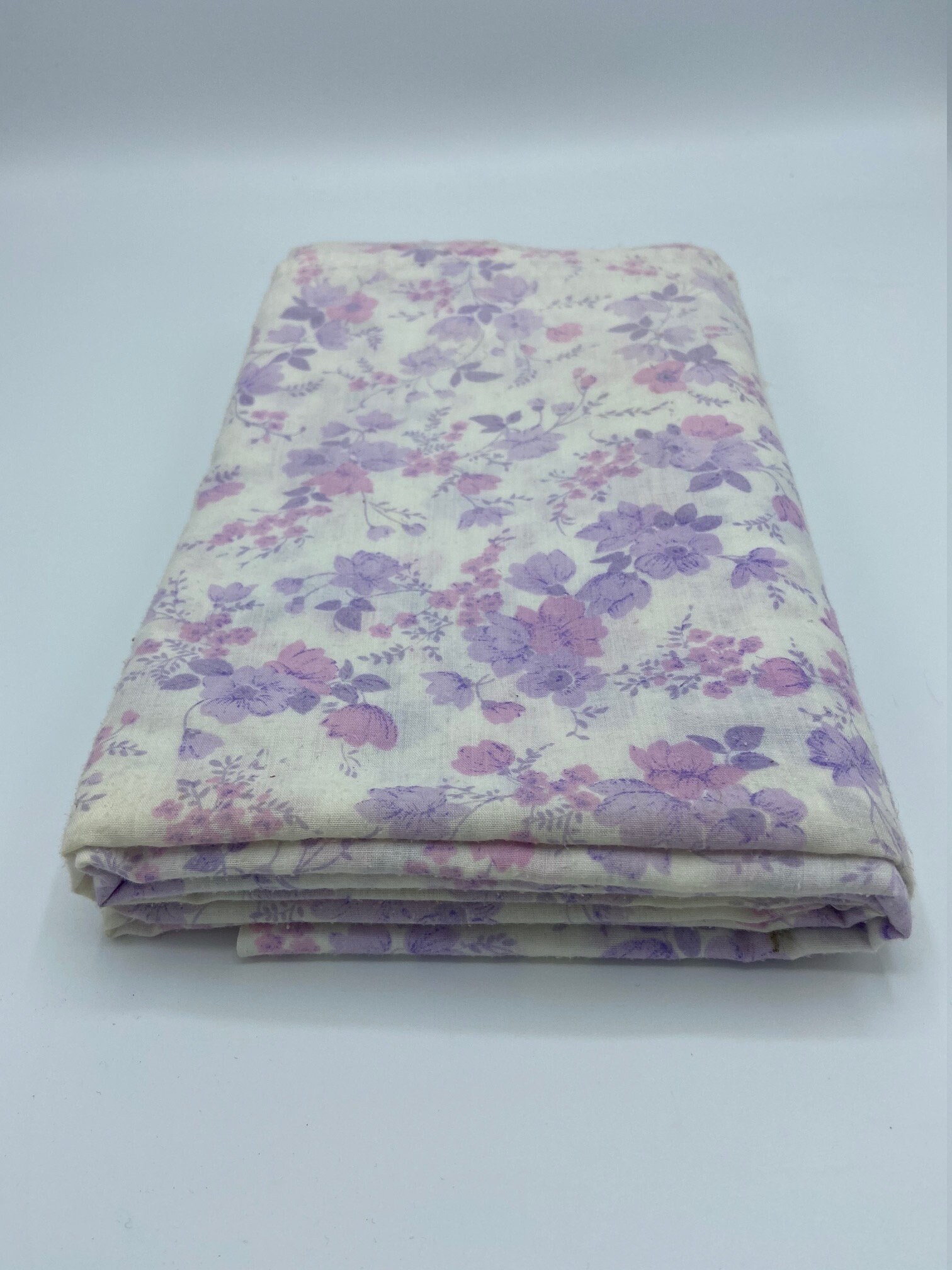 Drap Plat Simple à Fleurs Rose, Violet et Blanc Des Années 70