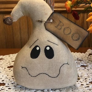 Primitive ghost decor, primitive Halloween decor, farmhouse Halloween decor, ghost decor, handmade prim ghost decor