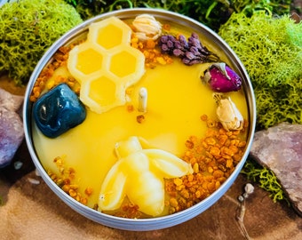 Ostara Ritual Kerze aus Bienenwachs ~ Handgefertigte Kerze aus ätherischen Ölen ~ Kristall & Blumen Kerze ~ Frühlingskerze ~ Segen für Altar ~ Geschenk ~