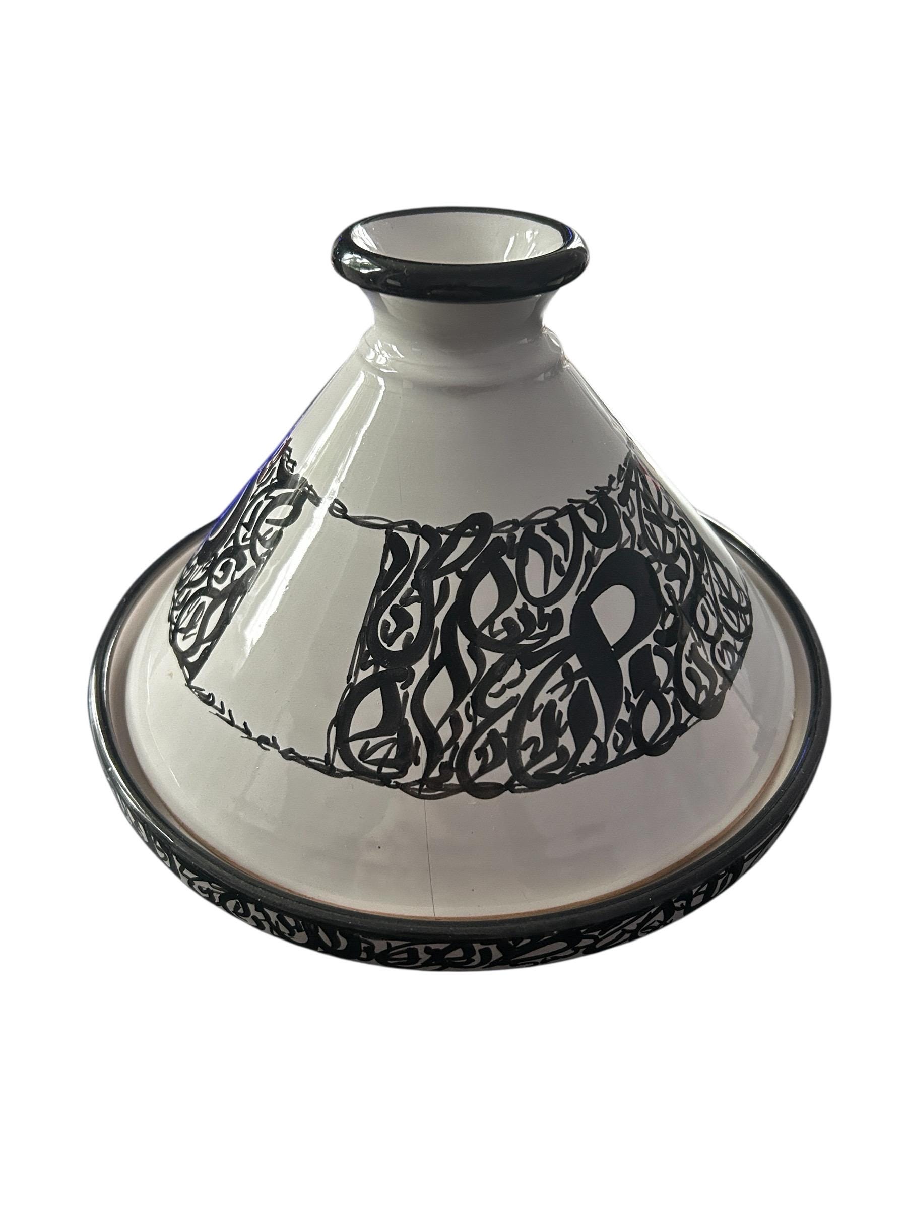 Plat à tajine fait main en céramique | Tajine de service calligraphie noir et blanc | Ustensiles de cuisine décoratifs