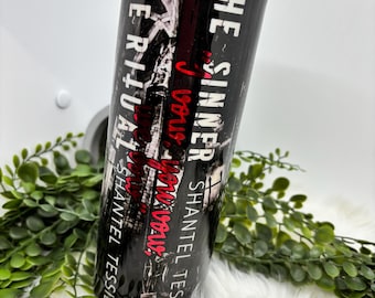 Libro de romance oscuro y obsceno en vaso