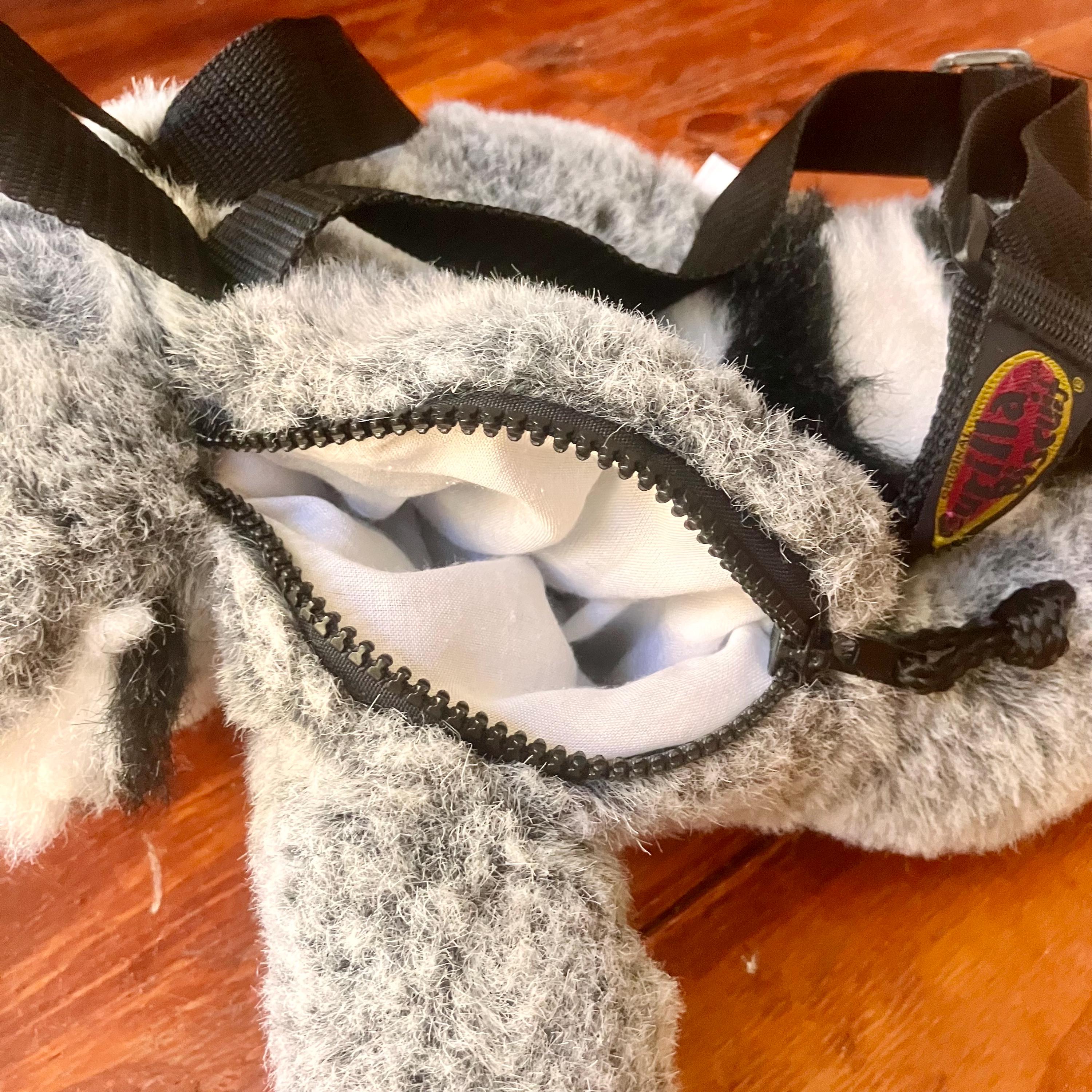 VTG 1995 Gurilla Biscuit Plush Pig Backpack Gurilla BISCUIT Plush Backpack Zipper 1995 Jaygur Import Inc  main image 2