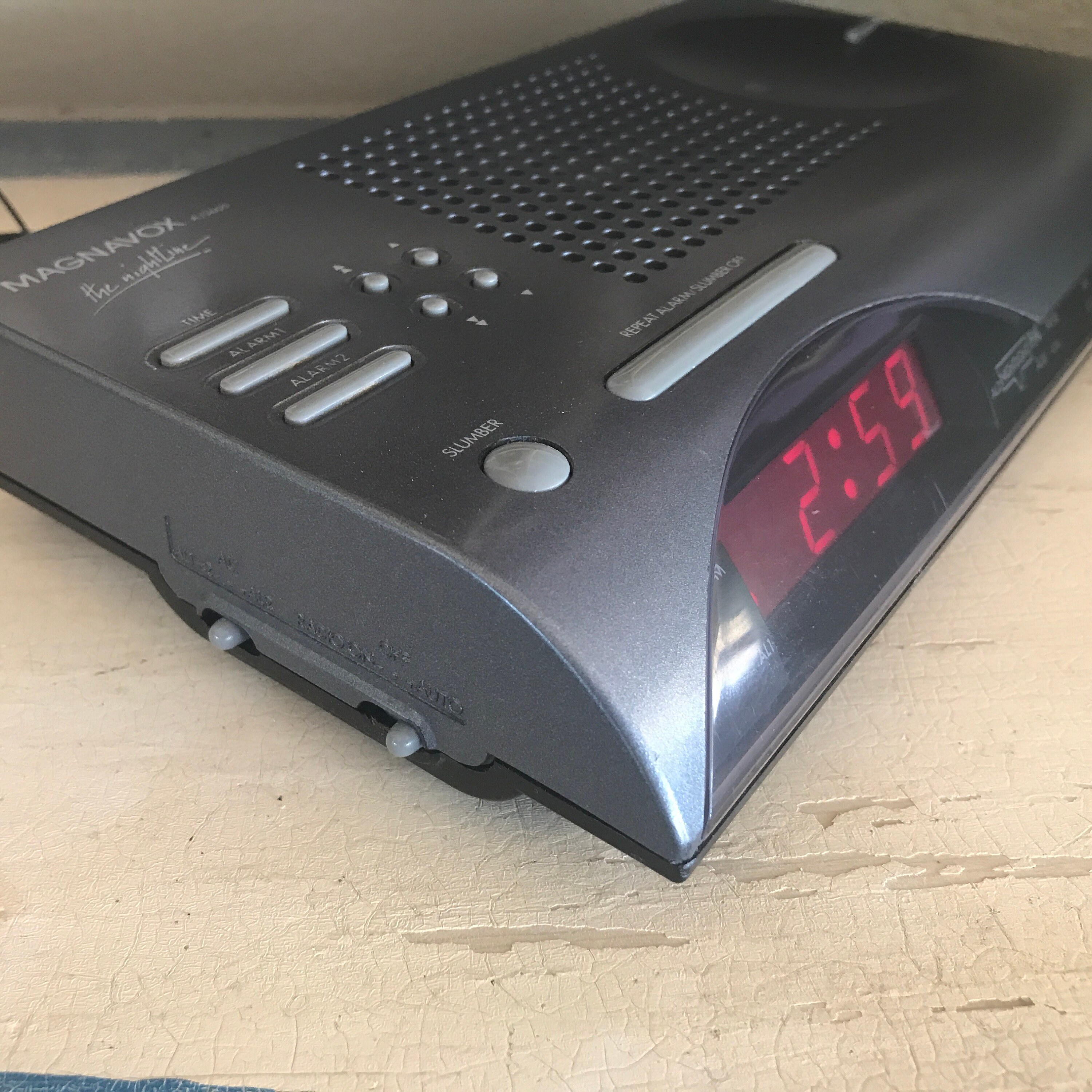 MAGNAVOX The NIGHTLINE model AJ3600 vintage digital alarm clock amfm