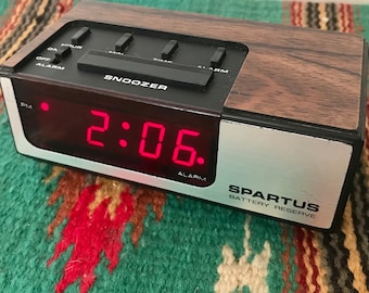 vintage 80s Spartus DIGITAL ALARM clock w/ snooze