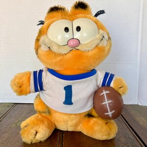 GARFIELD wide eye plush football player 1981