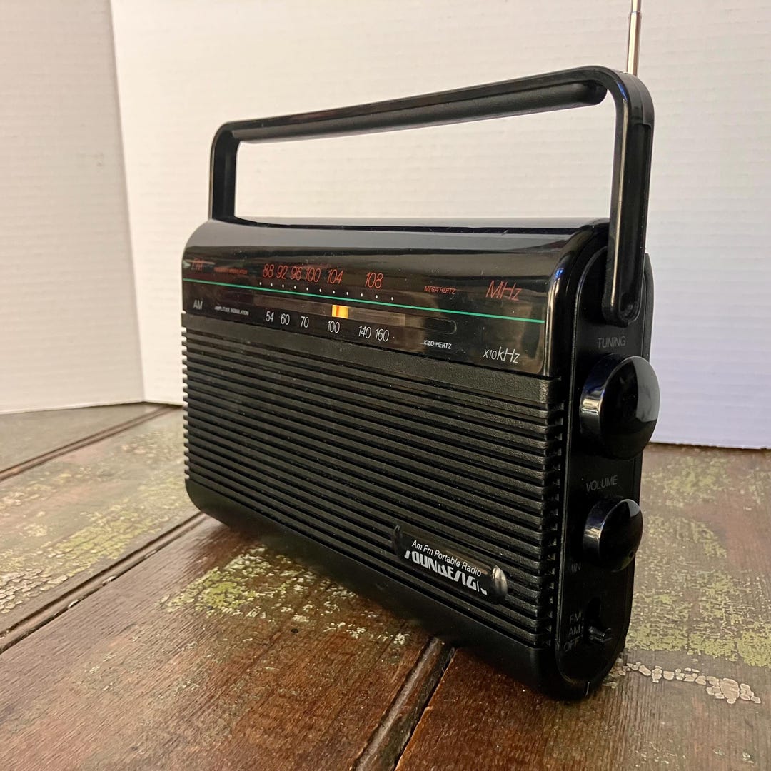 Soundesign Vintage 90s Am/fm Portable Radio With Carrying Handle and ...