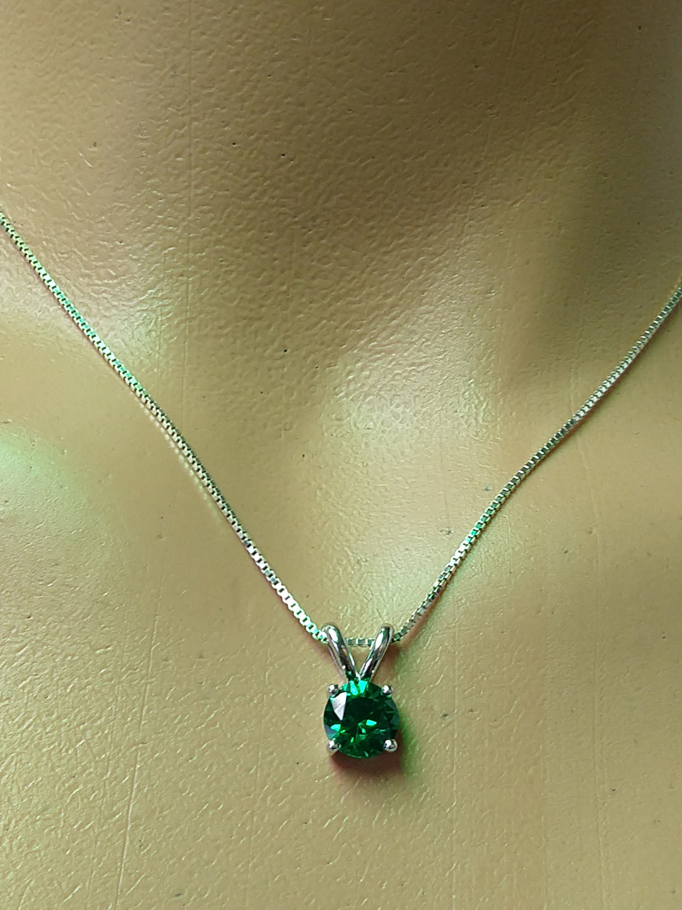 安価 ワタナベ Necklace, Emerald 925 Necklace Round Emerald Silver Sterling アクセサリー