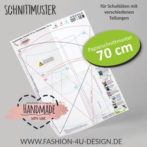 Könnte beinhalten: Ein weißes Papierschnittmuster für eine Schultüte mit verschiedenen geometrischen Formen und dem Text "SCHNITTMUSTER". Das Muster enthält den Text "Papierschnittmuster 70 cm" auf einem grünen Oval. Das Design enthält auch den Text "HANDMADE WITH LOVE".